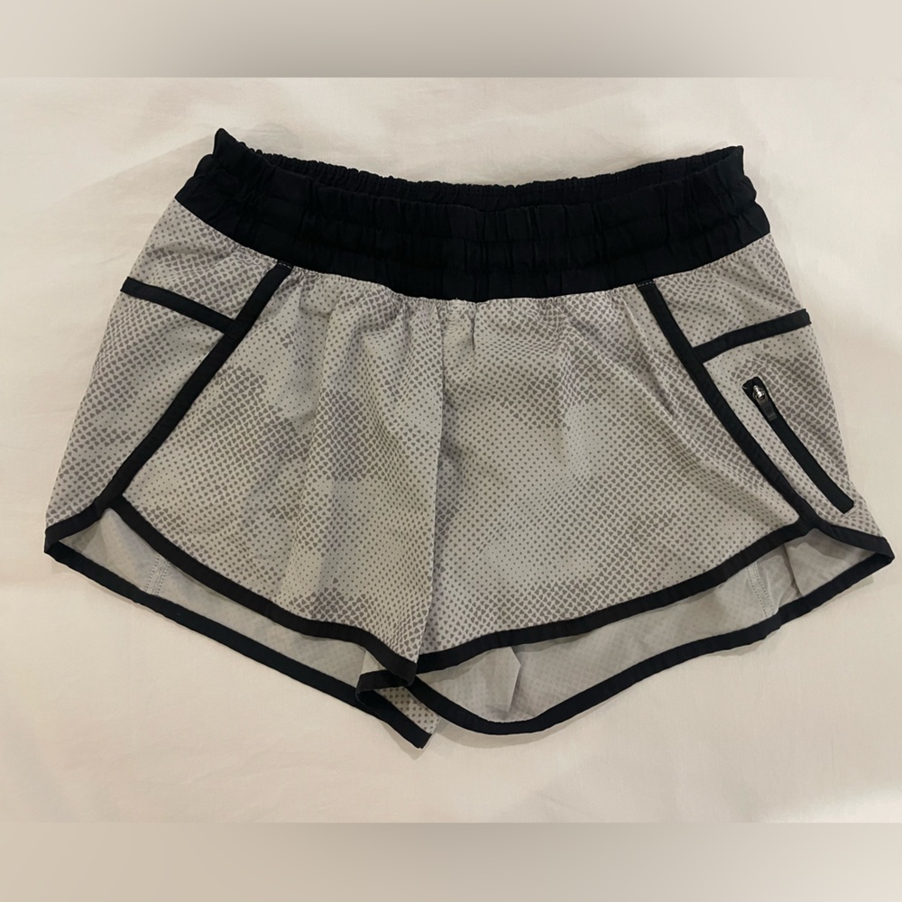 Lululemon Track that mid-rise lined short 3”